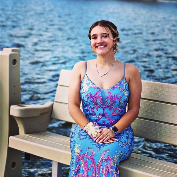 Prom dress - Picture 2 of 3